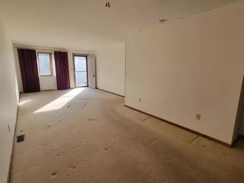 Living - 4256 Midfield St, Springfield, OH 45503 photo 1 of 1