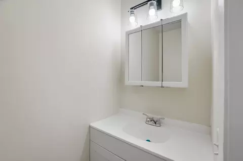 Bath - 3250 N Argonne Ln, Springfield, OH 45503 photo 3 of 4