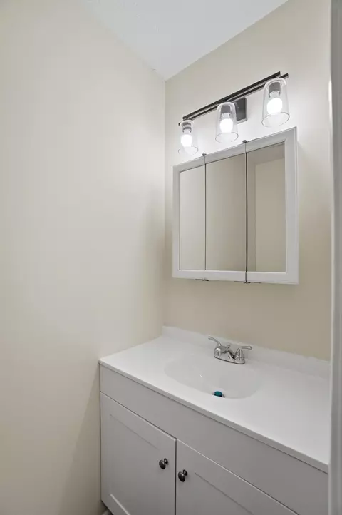 Bath - 3250 N Argonne Ln, Springfield, OH 45503 photo 4 of 4