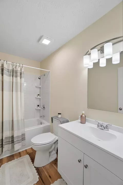 Bath - 3250 N Argonne Ln, Springfield, OH 45503 photo 2 of 4