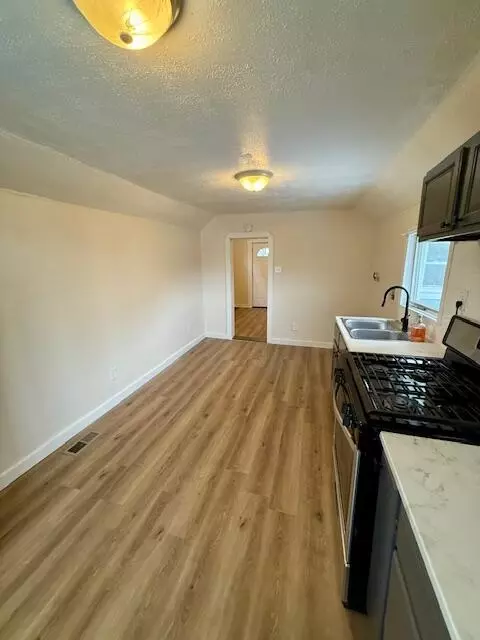 Kitchen - 1866 Maiden Ln, Springfield, OH 45504 photo 3 of 4