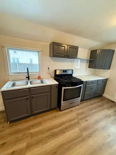 Kitchen - 1866 Maiden Ln, Springfield, OH 45504 photo 2 of 4