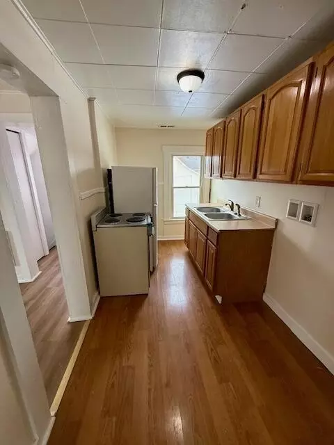 Kitchen - 1866 Maiden Ln, Springfield, OH 45504 photo 4 of 4