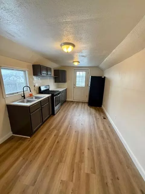 Kitchen - 1866 Maiden Ln, Springfield, OH 45504 photo 1 of 4