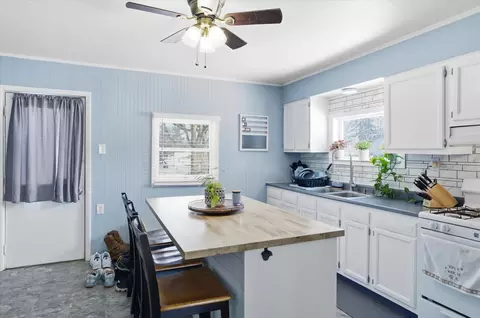 Kitchen - 2332 Villa Rd, Springfield, OH 45503 photo 1 of 4