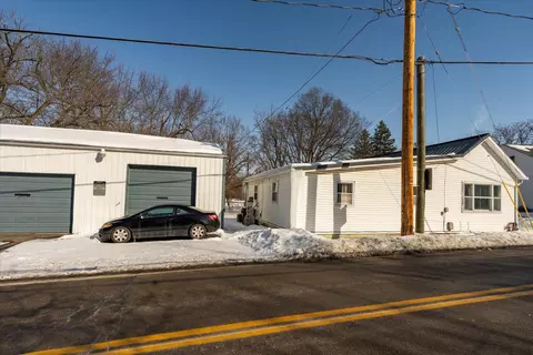 Exterior - 2332 Villa Rd, Springfield, OH 45503 photo 6 of 12
