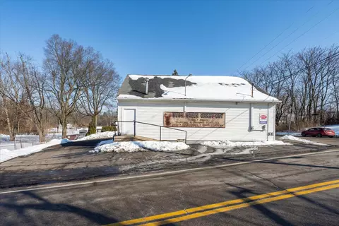 Exterior - 2332 Villa Rd, Springfield, OH 45503 photo 9 of 12