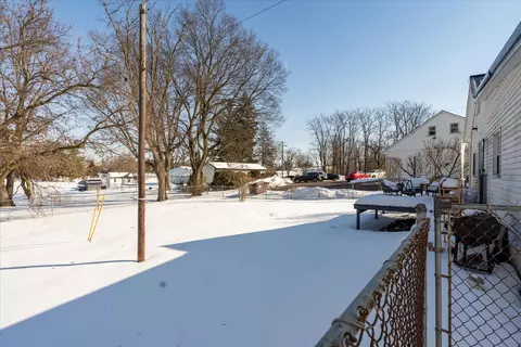 Exterior - 2332 Villa Rd, Springfield, OH 45503 photo 3 of 12