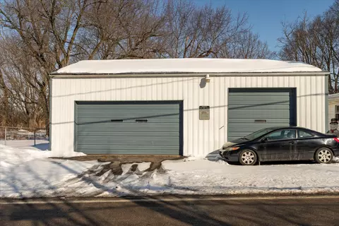 Exterior - 2332 Villa Rd, Springfield, OH 45503 photo 7 of 12