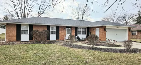 821 Poppy Dr, Wapakoneta, OH 45895