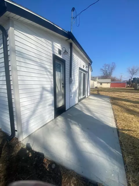 Exterior - 2000 Springmont Ave, Springfield, OH 45506 photo 5 of 8