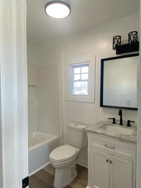 Bath - 2000 Springmont Ave, Springfield, OH 45506 photo 5 of 11