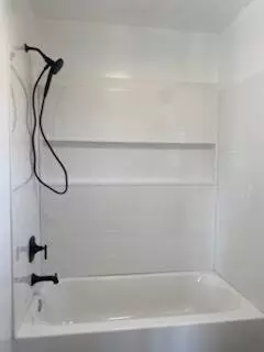 Bath - 2000 Springmont Ave, Springfield, OH 45506 photo 2 of 11