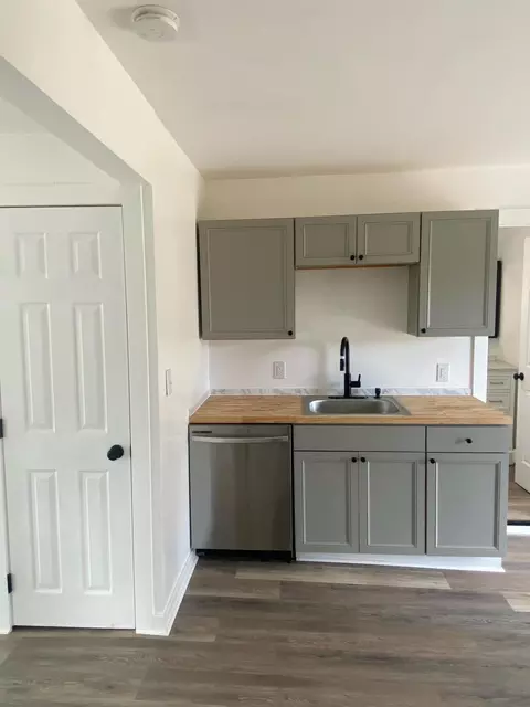 Kitchen - 2000 Springmont Ave, Springfield, OH 45506 photo 3 of 5