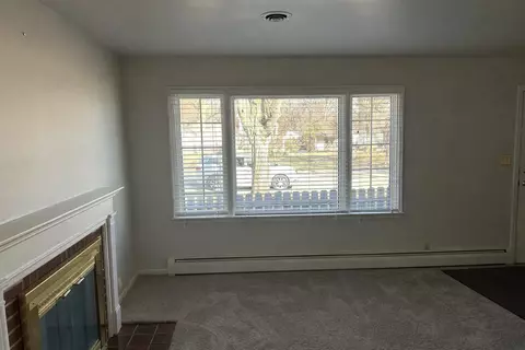 Living - 526 Willow St, Celina, OH 45822 photo 2 of 7