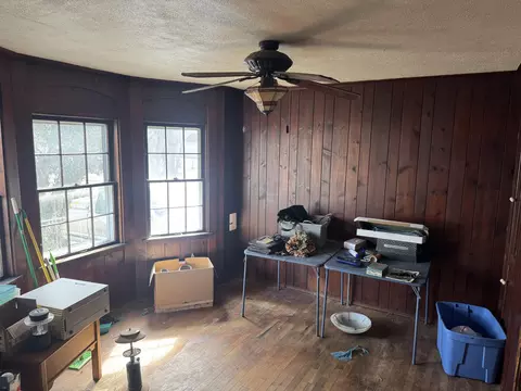 Living - 1425 Sheaff Rd, Springfield, OH 45504 photo 2 of 2