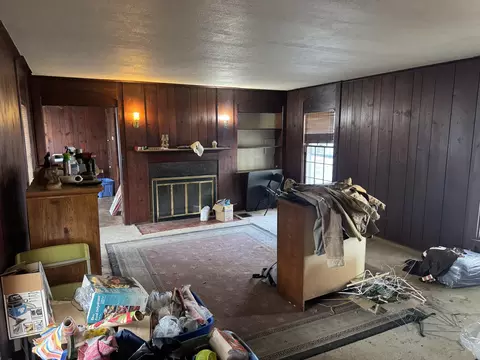 Living - 1425 Sheaff Rd, Springfield, OH 45504 photo 1 of 2