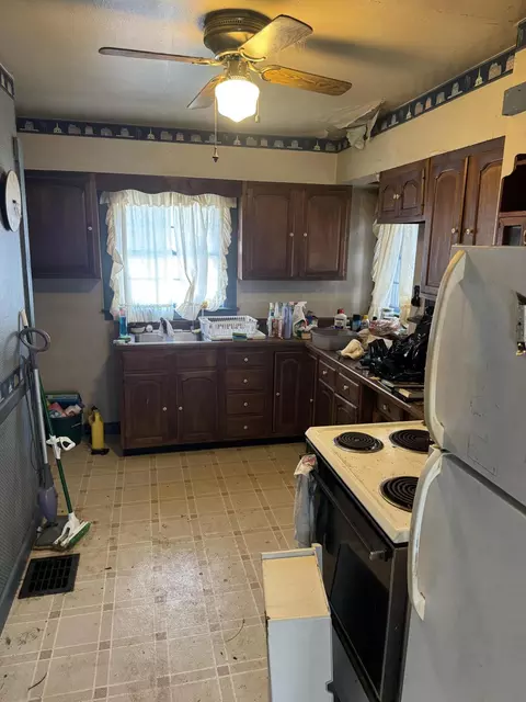 Kitchen - 1425 Sheaff Rd, Springfield, OH 45504 photo 1 of 1
