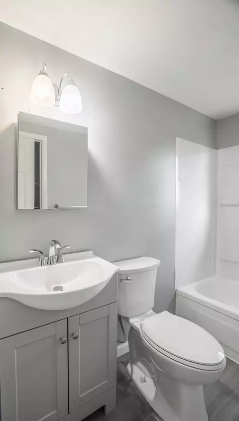Bath - 848 Crescent Dr, Sidney, OH 45365 photo 2 of 3
