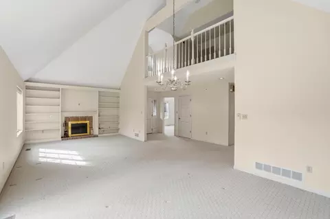 Living - 480 E Parnell Pl, Springfield, OH 45503 photo 8 of 18