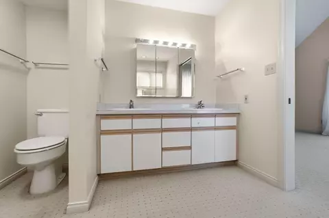 Bath - 480 E Parnell Pl, Springfield, OH 45503 photo 2 of 10