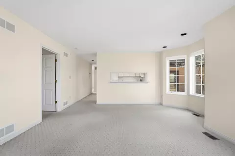 Living - 480 E Parnell Pl, Springfield, OH 45503 photo 15 of 18