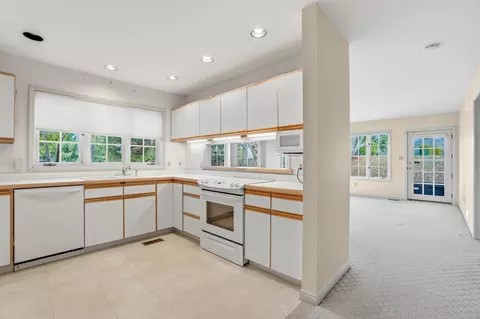 Kitchen - 480 E Parnell Pl, Springfield, OH 45503 photo 1 of 7