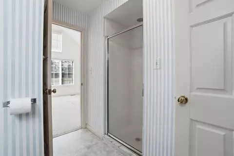 Bath - 480 E Parnell Pl, Springfield, OH 45503 photo 7 of 10