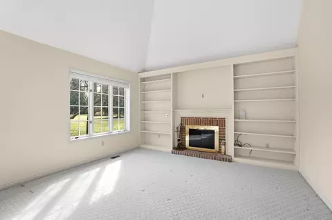 Living - 480 E Parnell Pl, Springfield, OH 45503 photo 1 of 18