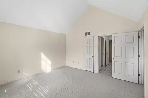 Bedroom - 480 E Parnell Pl, Springfield, OH 45503 photo 5 of 11