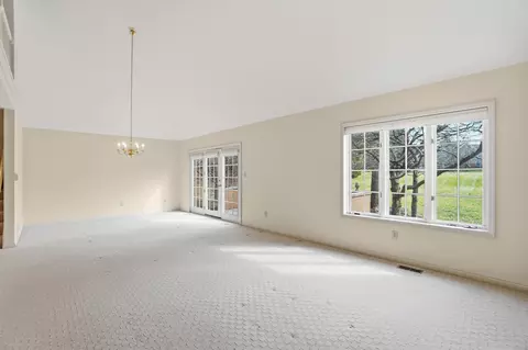 Living - 480 E Parnell Pl, Springfield, OH 45503 photo 6 of 18