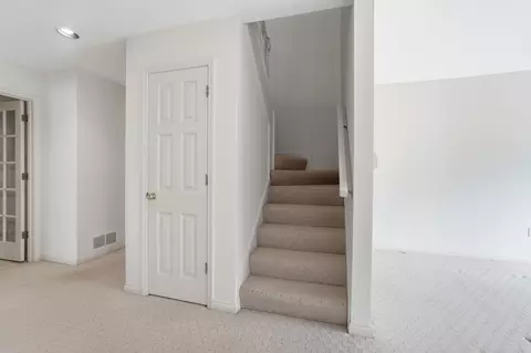 Entry Way - 480 E Parnell Pl, Springfield, OH 45503 photo 1 of 1