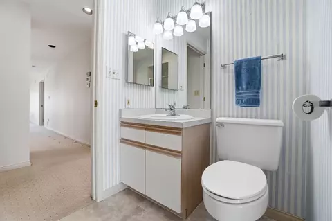 Bath - 480 E Parnell Pl, Springfield, OH 45503 photo 6 of 10