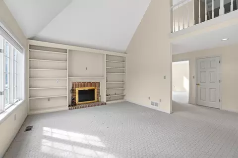 Living - 480 E Parnell Pl, Springfield, OH 45503 photo 4 of 18