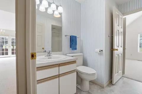 Bath - 480 E Parnell Pl, Springfield, OH 45503 photo 5 of 10