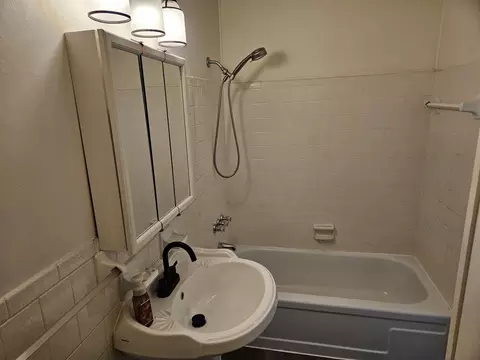 Bath - 1620 Cypress Pl, Sidney, OH 45365 photo 3 of 4
