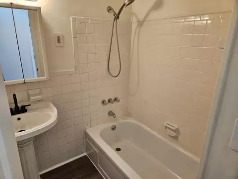 Bath - 1620 Cypress Pl, Sidney, OH 45365 photo 2 of 4
