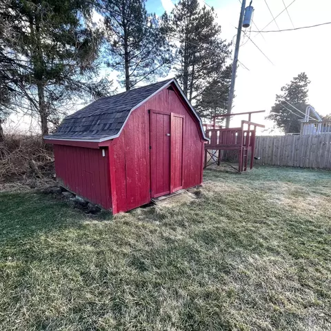 Exterior - 1921 Elaina Dr, Springfield, OH 45503 photo 6 of 13