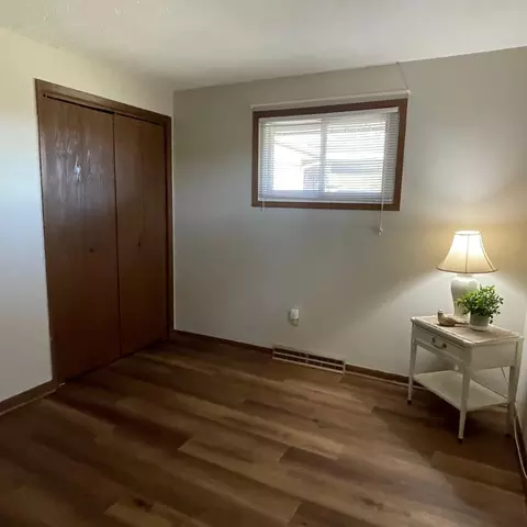 Bedroom - 1921 Elaina Dr, Springfield, OH 45503 photo 2 of 7