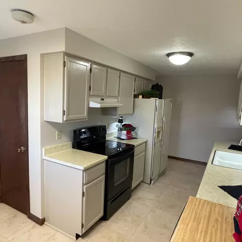 Kitchen - 1921 Elaina Dr, Springfield, OH 45503 photo 3 of 5