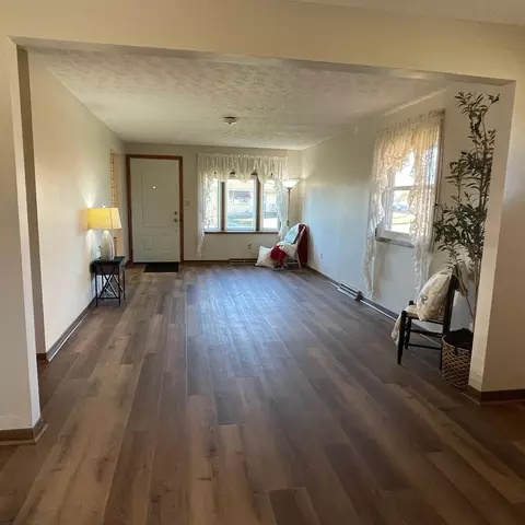 Living - 1921 Elaina Dr, Springfield, OH 45503 photo 3 of 3