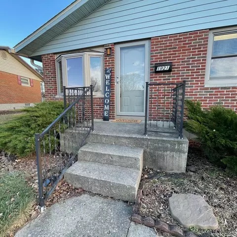 Exterior - 1921 Elaina Dr, Springfield, OH 45503 photo 11 of 13