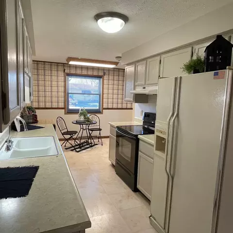 Kitchen - 1921 Elaina Dr, Springfield, OH 45503 photo 1 of 5