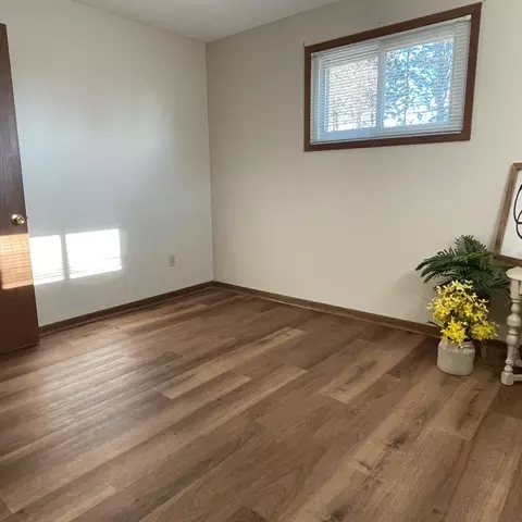 Bedroom - 1921 Elaina Dr, Springfield, OH 45503 photo 6 of 7