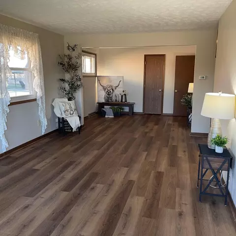 Living - 1921 Elaina Dr, Springfield, OH 45503 photo 1 of 3