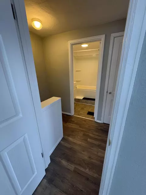 Entry Way - 913-915 Mitchell Blvd, Springfield, OH 45503 photo 2 of 3