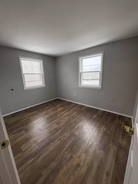 Bedroom - 913-915 Mitchell Blvd, Springfield, OH 45503 photo 1 of 8