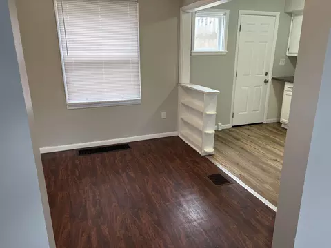 Living - 913-915 Mitchell Blvd, Springfield, OH 45503 photo 5 of 6