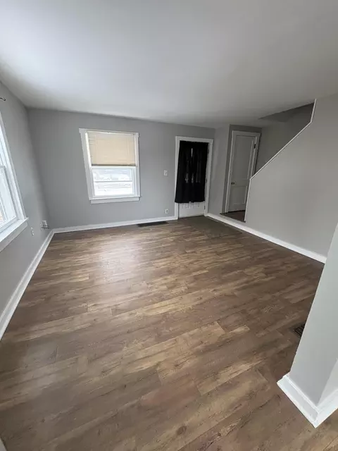 Living - 913-915 Mitchell Blvd, Springfield, OH 45503 photo 1 of 6