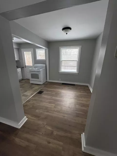 Dining - 913-915 Mitchell Blvd, Springfield, OH 45503 photo 1 of 1